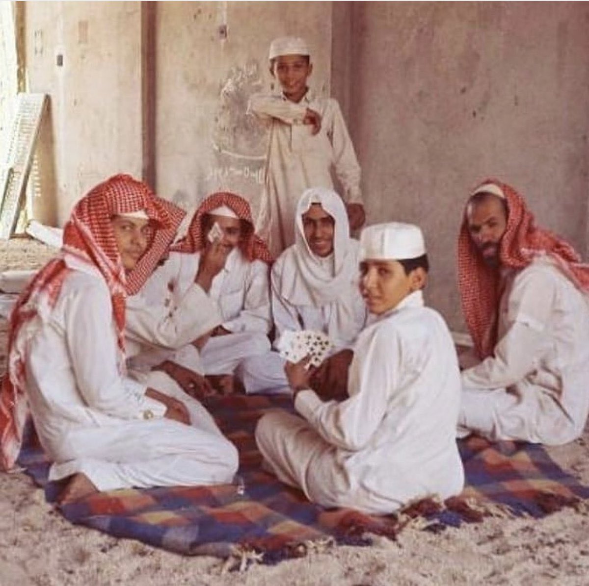 صور قديمة tweet media