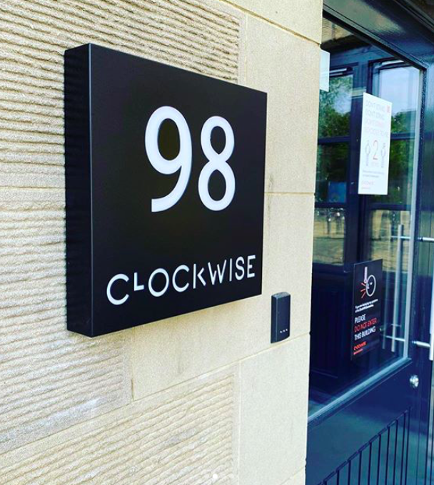 EvolveGroup4's tweet photo. Some neat signage and lightboxes installed for @workclockwise at their Leith Office! #signs #signage #design #create #clockwise #business #edinburgh #edinburghbusiness #leith #evolvesigns #evolveeveryday https://t.co/zzBzgf2oZZ