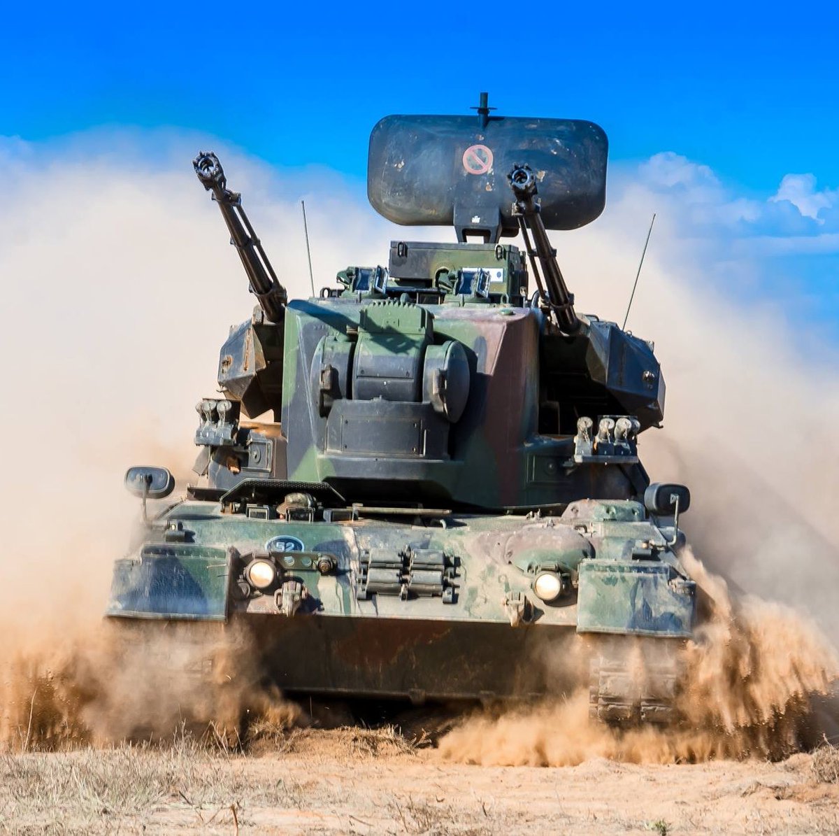 Ich wünsche allesamt ein schönes und geruhsames Wochenende!

#makeflugabwehrgreatagain