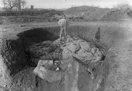 6/20 Sarsen was quarried there in the C18 and C19 until the Second World War. But the boulders are scattered throughout the clays. I call it a dispersed or ephemeral quarry. As an archaeologist, how can I study a ‘place’ like that? No bedrock source to survey.  #HiddenLandscapes