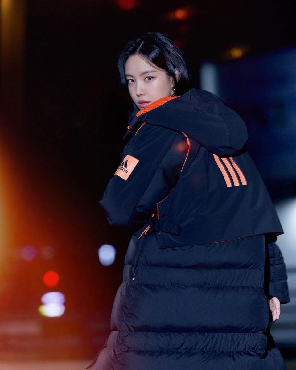 IT GIRLS- naeun and irene make the clothes sell out while hwasa handles the food department