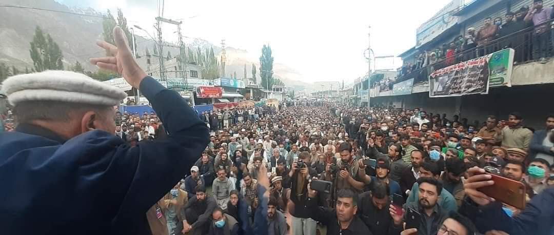 Shahzad50793416's tweet photo. We salute to the nation of @GB those are struggling for their rights, once you stand united for your rights one day you will get🤔🤔🤔
#ReleaseTanveerAhmed
#UNShouldPerformItsDuty
#BabaJan
#ForeignForcesQuitJK
@UNO
#ReleasePoliticalPrisonersJKGB https://t.co/RYYziB0N23