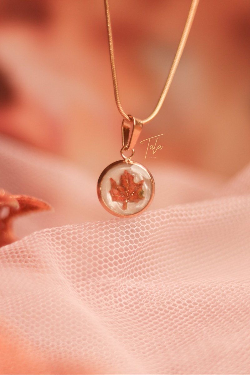 talabykyla's tweet photo. Been receiving a lot of Maple Leaf design requests so here you go! 🍁

Here in Tala by Kyla, it’s all about the details. Look closely &amp; you’ll see that ✨gold shimmer✨

Each piece is 100% handmade with love &amp; is a Tala by Kyla original design. https://t.co/cSEQ6XifzC