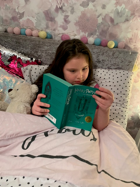 rhosstreet's tweet photo. The best way to end the day. #RuthinLibrary 
@DenbsLibs #RSSlit #WythnosLlyfrgelloedd #LibrariesWeek #lovereading https://t.co/or2QIqu0ec