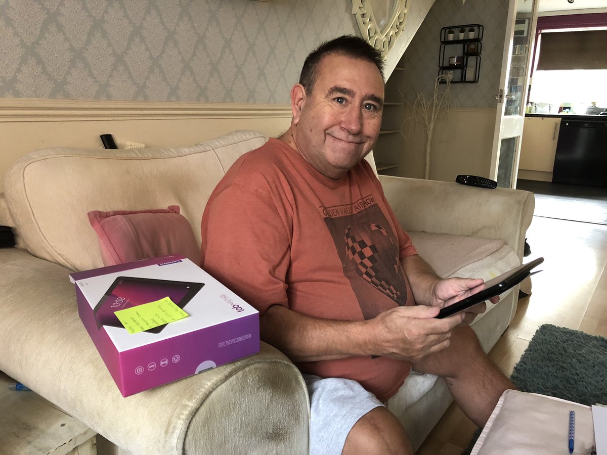 BowelGroup's tweet photo. I’m pleased to say I’ve delivered 5 Lenovo Tablets thanks to the Macmillan Covid Support Fund.
Hopefully we will see their lovely faces at our next group zoom meeting. Thank you Macmillan @UHDBMacInfo @macmillancancer @UHDBTrust @bowelcanceruk https://t.co/4s3I8zPKsy