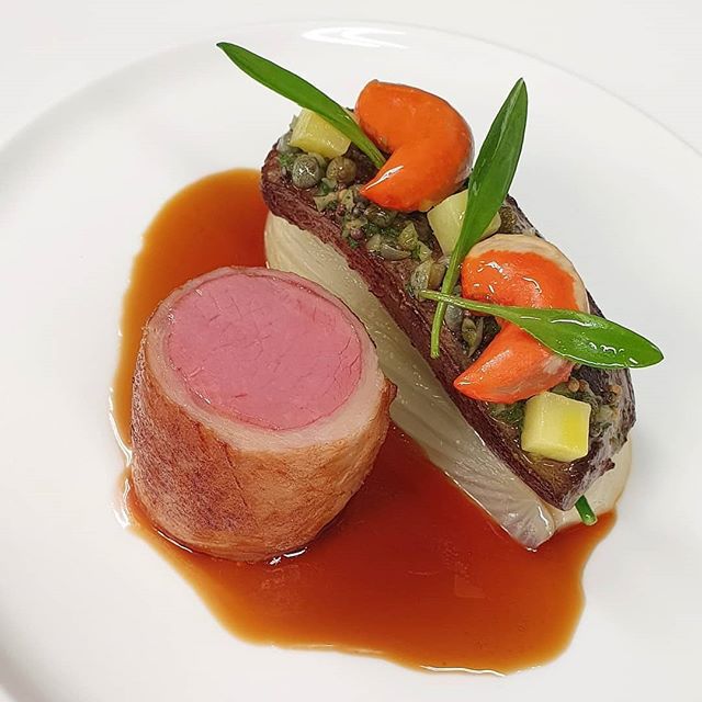 cchefsupplies's tweet photo. NCOTY Winner 2021, Nick Smith's main course dish from the final.
Such a delicious looking dish!
#Repost
@niknakchef
• • • • • •
Romney marsh lamb / roe ravigote / fennel / samphire /aster
#NCOTY #passionate
#chef #chefslife #lamb #ravigote #classic #forage
@Craft_Guild https://t.co/sZX93QDsX4