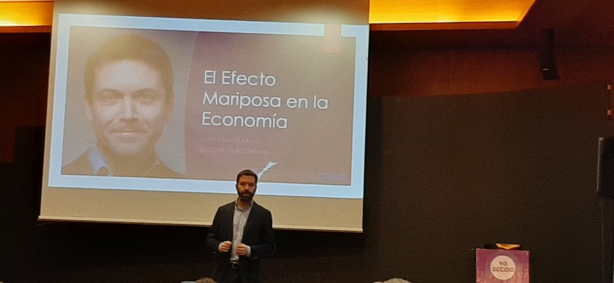 TACTIO_'s tweet photo. "El riesgo es tirar el dado y saber la distribución de probabilidades. La incertidumbre es no saber que alguien tira un dado" @juanrallo en #inspirandolideres #liderazgo #inspirandolideres2020 https://t.co/hVy6bhIcec