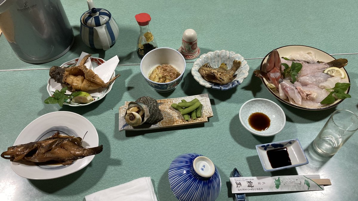Suck N 大三島でいちばん古そうな旅館選んだら夕飯スゲ 魚尽くしが来た オコゼの素揚げ お刺身２匹 カワハギ肝付き アコウ 煮付け アコウ 揚げ酢びたし タモリ サザエ 枝豆 さざえごはん ３杯食べた
