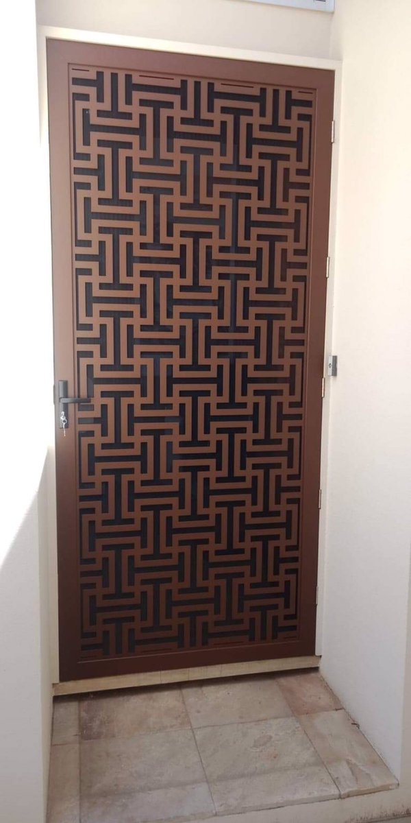 Newly installed Decoview Geo security screen door at WALKERVILLE. Laser cut marine grade aluminum panels offers superior security with great street appeal. Another happy and safe homeowner 👌🏡🔐
