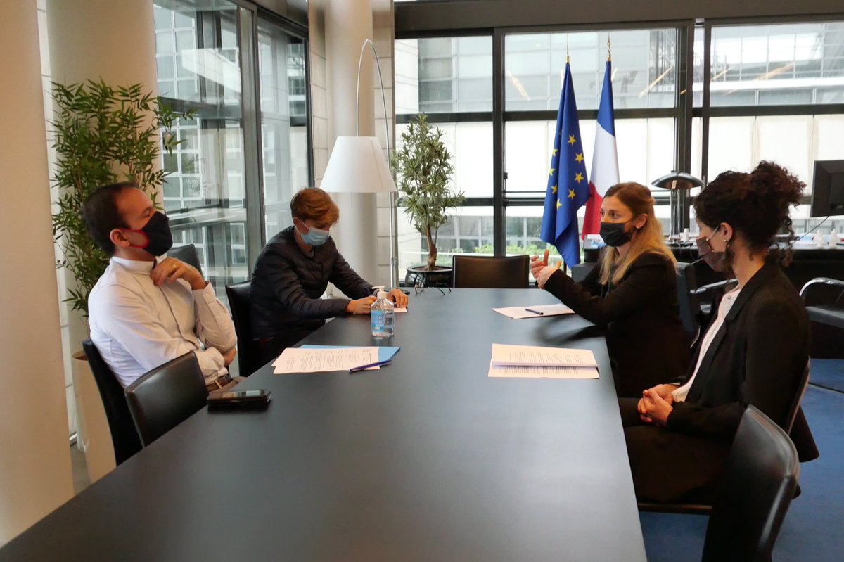 cedric_o's tweet image. Accompagnement des aidants, distribution de matériels informatiques aux associations... Pendant le confinement, @EmmausConnect était aux côtés des Français éloignés du numérique. Merci ! Avec @MarieCohenS et @ChaBougenaux nous continuons à agir en faveur du #NumeriqueDuQuotidien