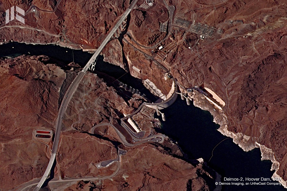 #OTD in 1936, the #HooverDam began transmitting electricity to #LosAngeles, California. #DEIMOS2 captured this huge concrete structure from space!  #CivilEngineering #EarthObservation #RemoteSensing #SatelliteImagery #HappyFriday #USA