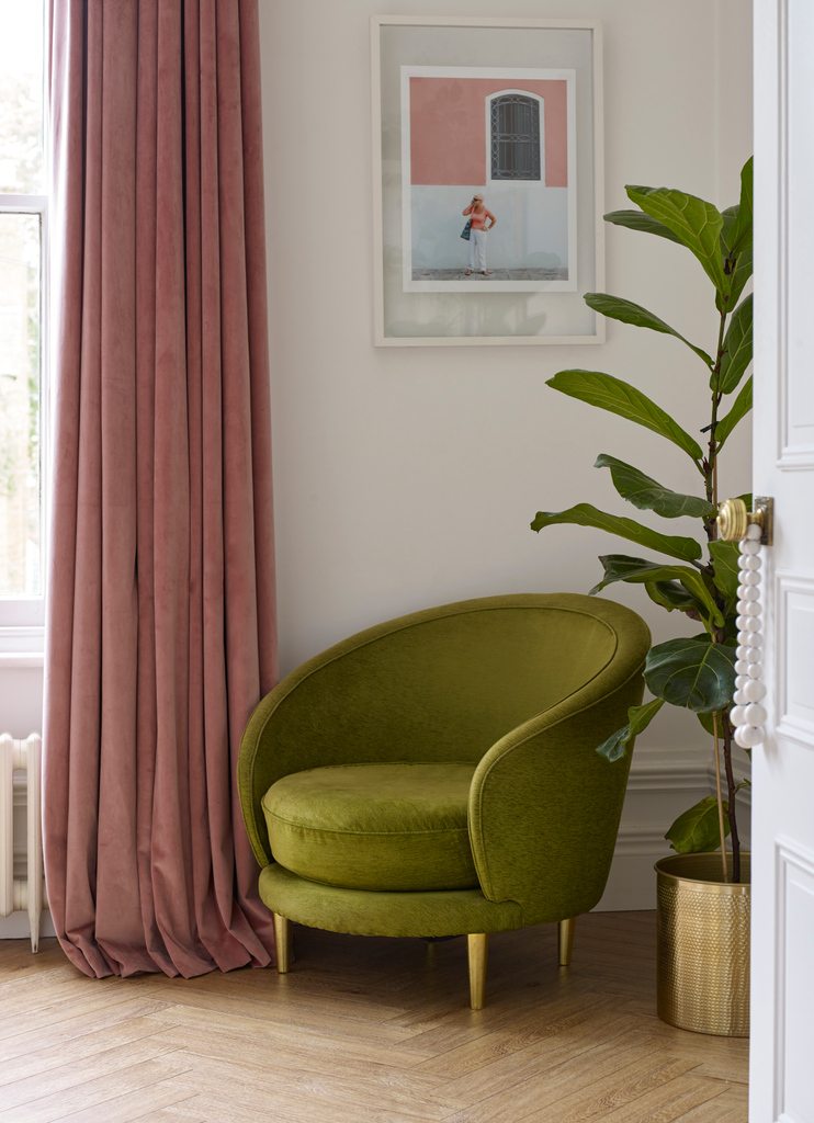 ECLocations's tweet image. NEW LOCATION ✨

Uploaded to the website today, we are excited to have location #TSW159 with us. This beautiful apartment can be found located in a Victorian townhouse in South London, with Parisian inspired interiors throughout.

View the location here: eastcoastproduction.co.uk/locations/beau…