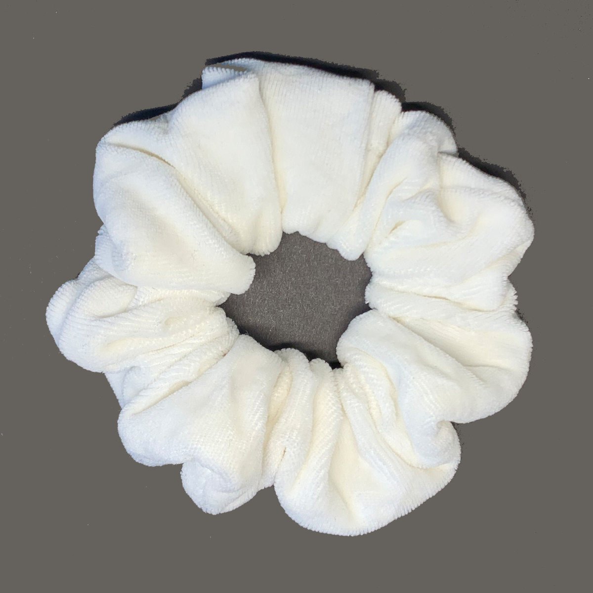 SUBDOMINAL's tweet image. Excited to share the latest addition to my shop: White Velvet Hair Scrunchie made of organic woven velvet fabric.
🌟 Perfect Christmas gift for your loved ones 🌟 
#etsy #makeitminingful #christmas #hairaccessories etsy.me/3lq4zlp