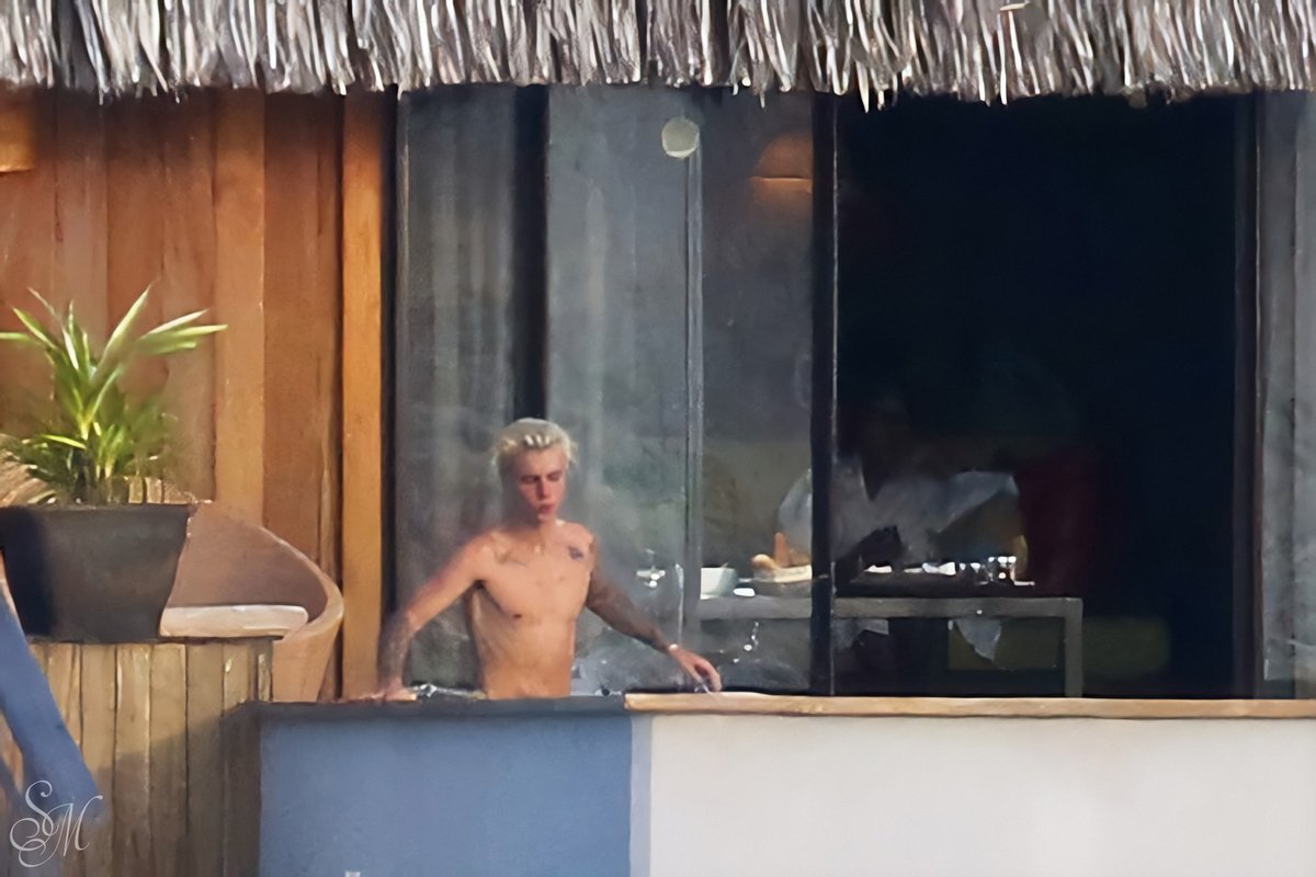 Continuing the enhanced Bieber Bora Bora nudes. 