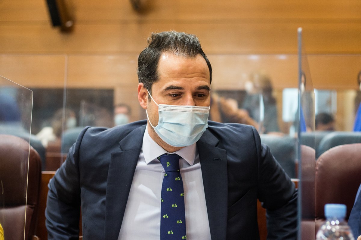DIRECTO | El vicepresidente madrileño, Ignacio Aguado, reacciona al estado de alarma: "Era evitable, había alternativas. Lamentablemente los políticos hemos vuelto a fracasar. Las consecuencias las pagan los ciudadanos. Mis disculpas por ello" bit.ly/3iGc1qF