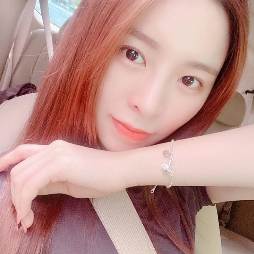 clctrans's tweet photo. [#Sorn INSTAGRAM]
201008
When you get all the support from your girls 🦋💜 Thank you so much ✨@/cube_clc_official Don’t forget to do your pre-ordering now to match with us 7 #RiseCollection
https://t.co/tj2ZsLFpNi
@CUBECLC #CLC #씨엘씨 #clctrans https://t.co/MeG8PjcxST
