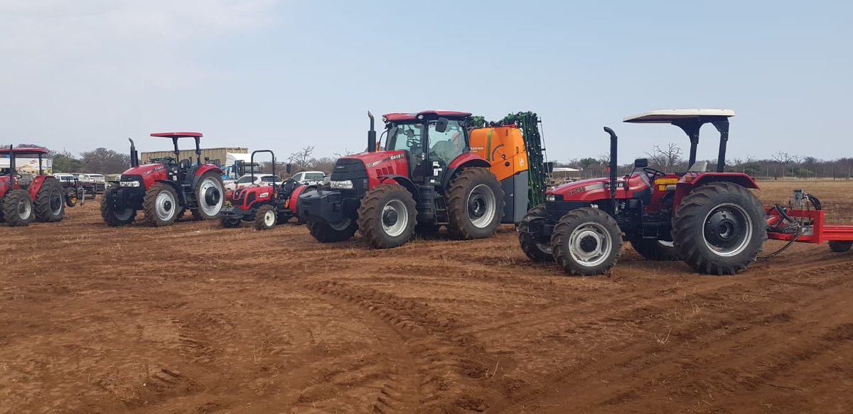 FalconAgriEquip's tweet photo. CVO Vivo Boerebemarkingsdag (Farmers' Marketing Day) with @vkblandbou. Good weather, great people and an amazing @Amazone UF 2002 sprayer with 24 m boom 😁 #falcon #amazone #vkb #cvovivoboerebemarkingsdag #verycool #goodvibes #greatoutdoors #farmersday #boeredag https://t.co/KWXXHWI0zF