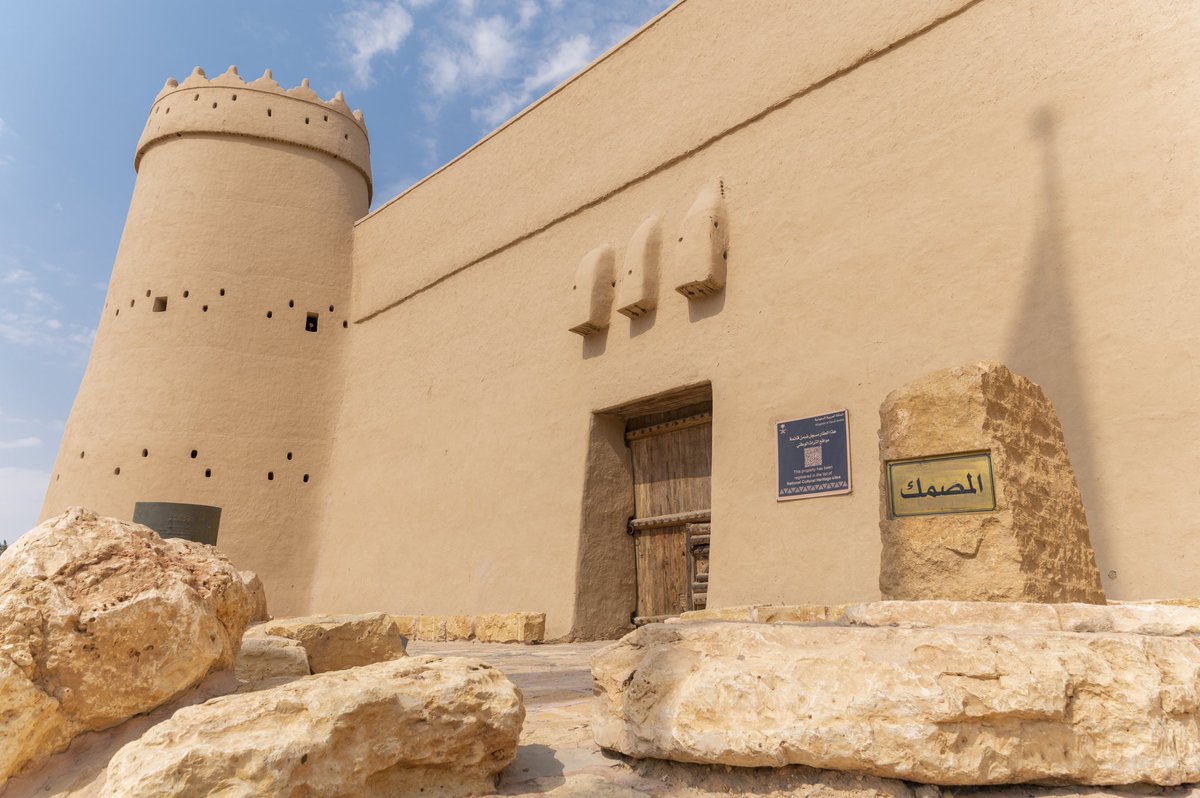 SaudiProject's tweet photo. #وزارة_الثقافة تبدأ مشروع الترميز التراثي العمراني للمباني التاريخية؛ والبداية من قصر المصمك بـ #الرياض https://t.co/r2ENAh1Rsk
