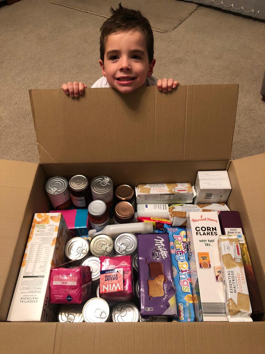 #TeamHLB in London doing a food drive today for donations to <a href="/CityHarvest/">City Harvest</a> <a href="/CityHarvest_LDN/">City Harvest London</a> and help families across our London #HLBCommunities #TogetherWeMakeItHappen