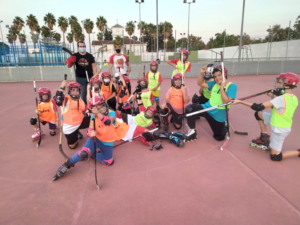 🏒 La pasada semana tuvo lugar la presentación del Canadian Hockey Club Beavers en el Polideportivo, en una jornada que contó con una gran participación. Hay que apuntar que la de Espartinas, junto a las de Hytasa, son las únicas pistas oficiales de hockey de la provincia.
