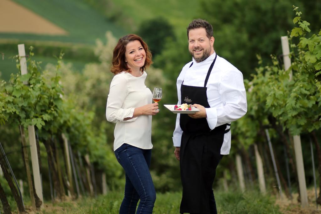 Urlaub in Österreich (@oesterreich_de) on Twitter photo Von der Traditionsbäckerin zur Veltliner-Expertin: Bei unserer virtuellen Pressereise haben wir Persönlichkeiten der niederösterreichischen #Kulinarik besucht. Reinschauen lohnt sich 👉 visit.austria.info/6019G2XgZ
<a href="/NOE_Tourismus/">Niederösterreich</a> #feelaustria (SW)
📷 weinfranz Von der Traditionsbäckerin zur Veltliner-Expertin: Bei unserer virtuellen Pressereise haben wir Persönlichkeiten der niederösterreichischen #Kulinarik besucht. Reinschauen lohnt sich 👉 visit.austria.info/6019G2XgZ
<a href="/NOE_Tourismus/">Niederösterreich</a> #feelaustria (SW)
📷 weinfranz