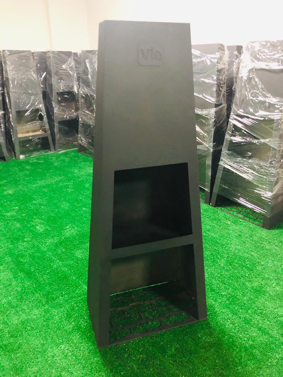 BAHÇE ŞÖMİNESİ 🔥 

Bahçe zamanı geldi. Bol keyifli günler dileriz. 

☑️Tabandan tavana 150 cm
☑️650 derece dayanıklı kendinden desenli endüstriyel fırın boya
☑️Ağırlık 23 kg
☑️Renk mat siyah
☑️Taban ızgara üzerine odunluk bölmeli

urun.n11.com/sobalar/bahce-…