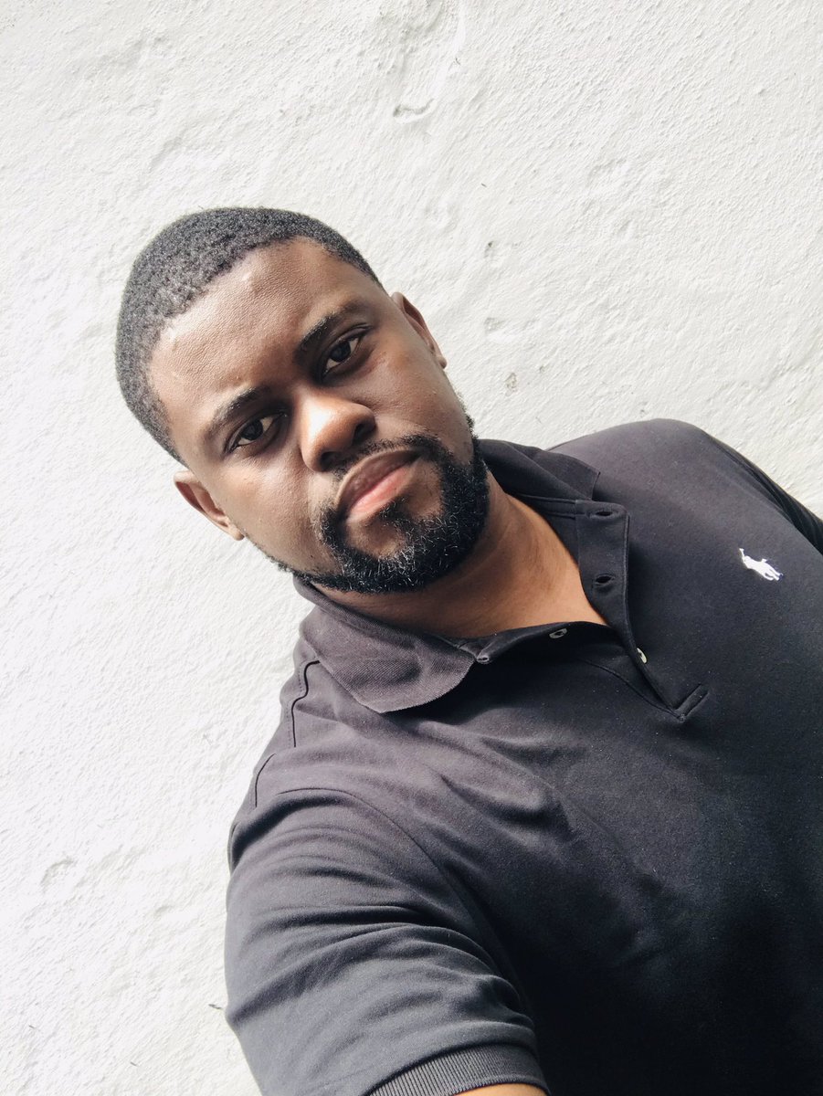 Aujourd’hui c’est VENDREDI, et je suis en NOIR. 

Pour mes camarades de #StandUp4CMR enlevés il y a 3 semaines et accusés de terrorisme.
Pour tous les prisonniers politiques.
Pour les nombreuses injustices sociales que nous subissons au 🇨🇲

#FridayInBlack