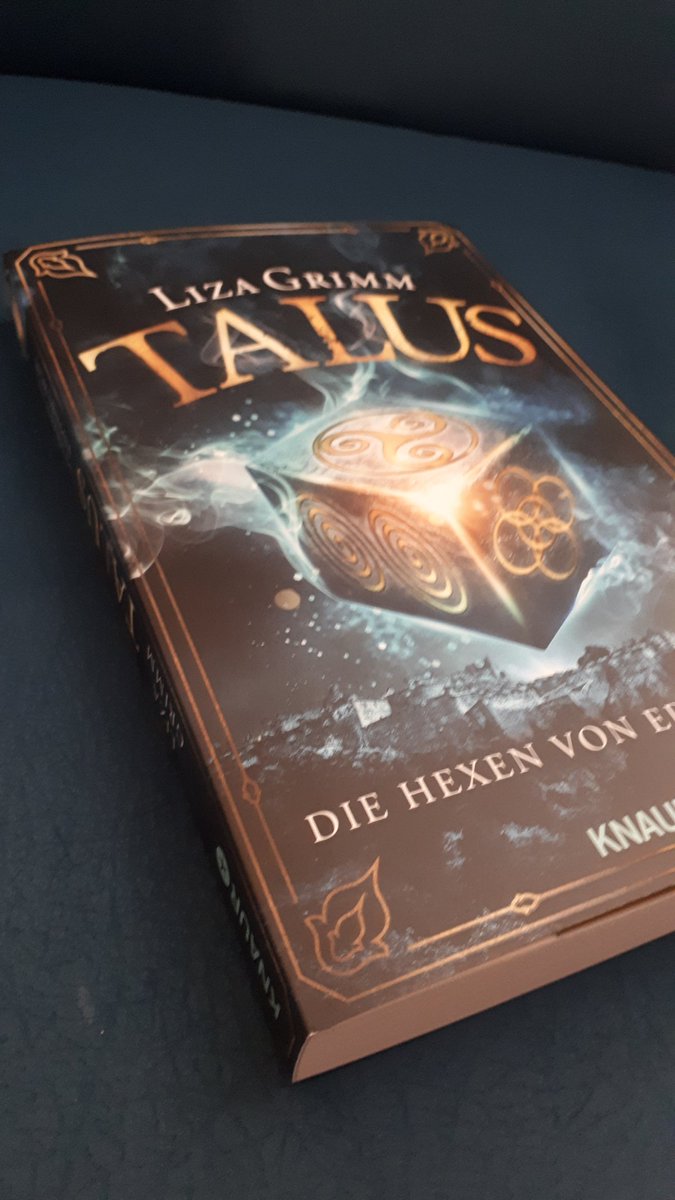 LeahRaven12's tweet photo. Es hat endlich den weiten Weg nach Österreich geschafft. Ich bin so gehyped😍😍😍 https://t.co/efCVa6Oz1v