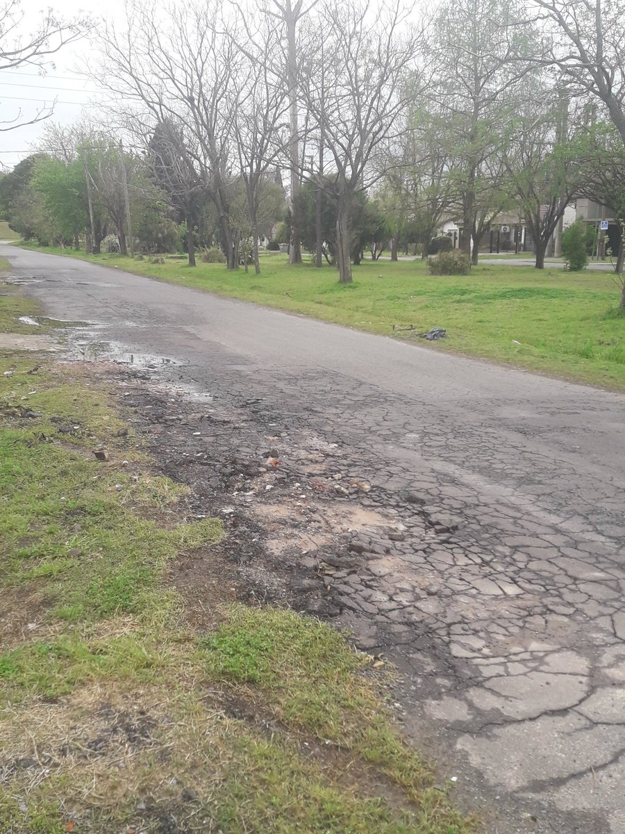 ZMMITRE's tweet image. Focalizando en La Plata, donde las calles así abundan..Se acuerda @Julio_Alak cuando vino a inaugurar la 523? Comparando a hoy, eran tiempos de gloria de la ciudad!! Parece que el "Cambio" q proclaman sus sucesores @JulioGarro @chubyleguizamon vino fallado..#PésimaGestión