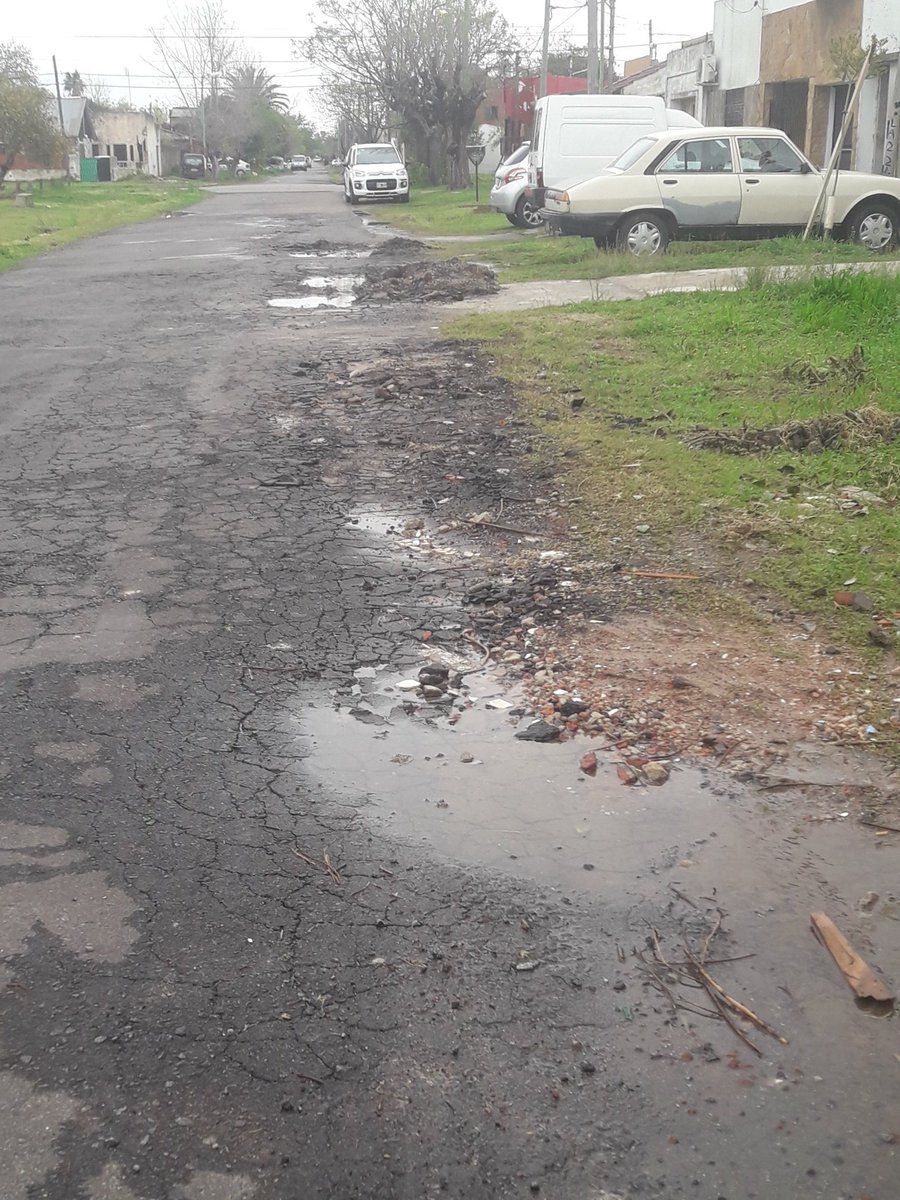 ZMMITRE's tweet image. Focalizando en La Plata, donde las calles así abundan..Se acuerda @Julio_Alak cuando vino a inaugurar la 523? Comparando a hoy, eran tiempos de gloria de la ciudad!! Parece que el "Cambio" q proclaman sus sucesores @JulioGarro @chubyleguizamon vino fallado..#PésimaGestión