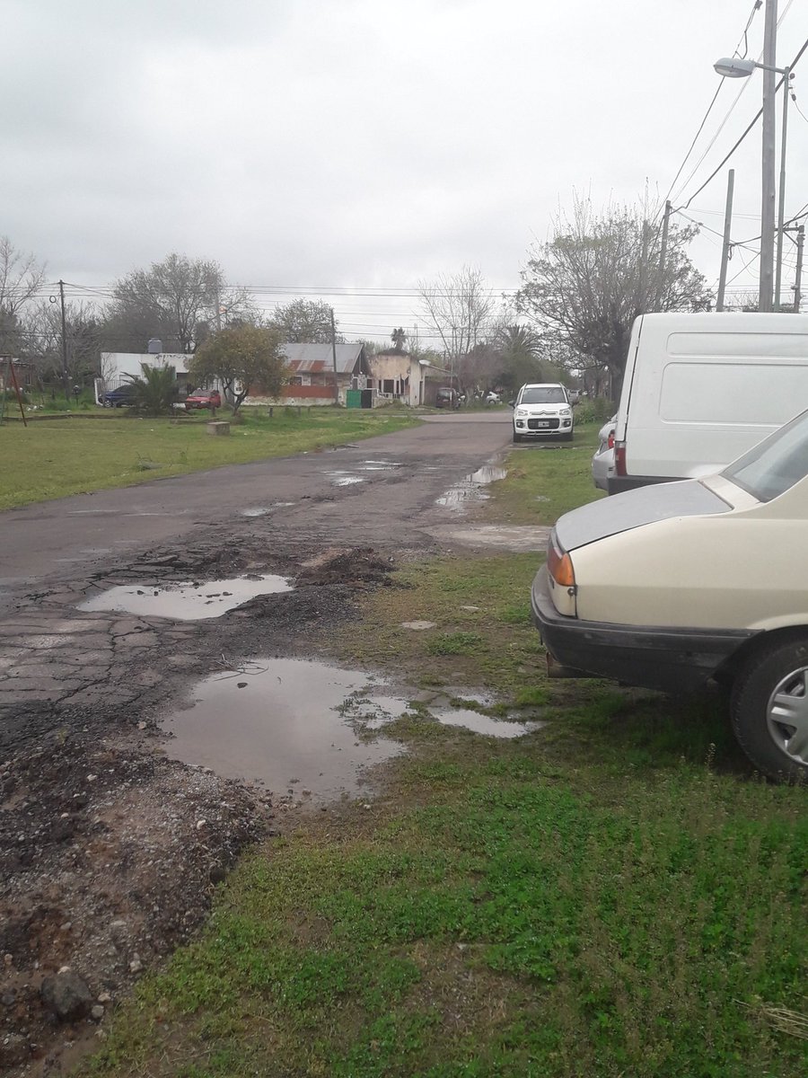 ZMMITRE's tweet image. Focalizando en La Plata, donde las calles así abundan..Se acuerda @Julio_Alak cuando vino a inaugurar la 523? Comparando a hoy, eran tiempos de gloria de la ciudad!! Parece que el "Cambio" q proclaman sus sucesores @JulioGarro @chubyleguizamon vino fallado..#PésimaGestión
