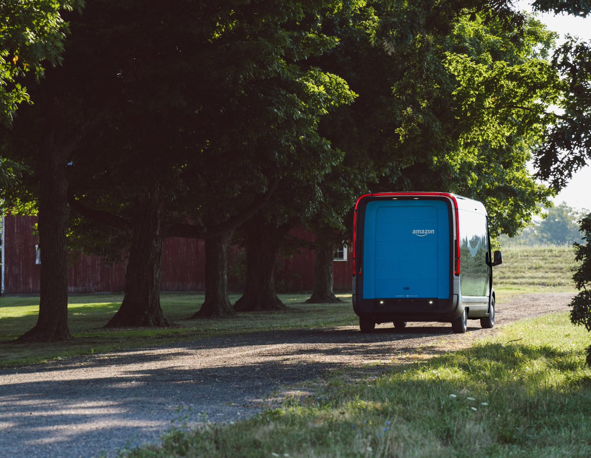 GreenFleetNews's tweet photo. .@amazon has revealed its first custom electric delivery vehicle, designed and built in partnership with @Rivian.
10,000 will be on the road as early as 2022 and all 100,000 by 2030. #ElectricVehicles 

https://t.co/rMGpLd7ytV https://t.co/YeWHaihBKt