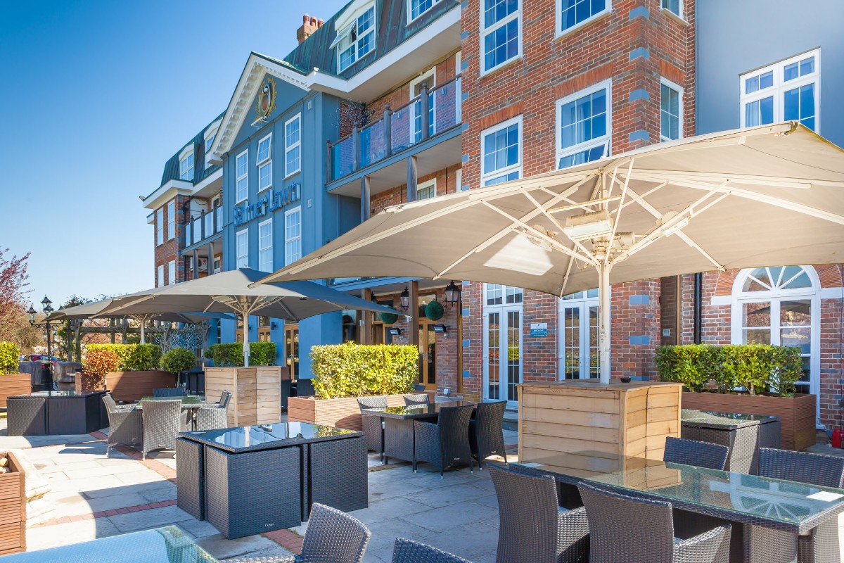 Be wined, dined and enjoy a luxury overnight stay for 2 at the 4 Silver Stars Balmer Lawn Hotel, in the centre of the New Forest National Park. Check out Lot 7 in the @MooreBarlowLLP Silicon Cup Regatta online auction - LIVE NOW! #charityauction 
jumblebee.co.uk/siliconcuprega…