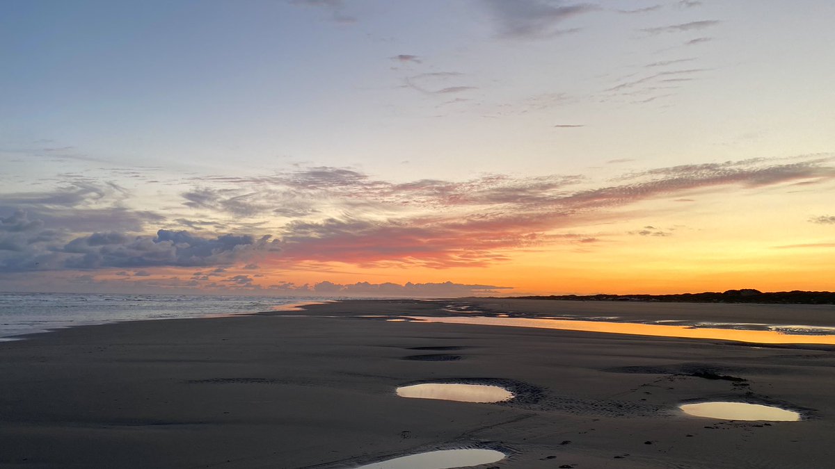 En als je denkt dat het hier alleen maar regent heb je het mis 😜 #Terschelling #wadden #zonsopkomst