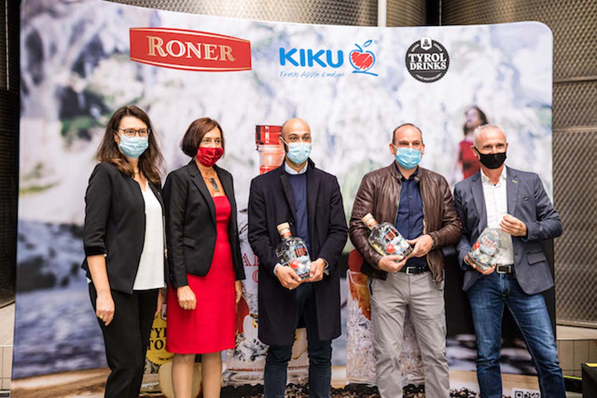 La #mela KIKU brinda al suo 30° anniversario con #KIKUAppleGin: il primo #gin di mela “brandizzato” KIKU che nasce dalla collaborazione di <a href="/KIKUapple/">KIKU Apple</a> con la #distilleria altoatesina #Roner. Ecco i dettagli 🍎fruitbookmagazine.it/la-mela-kiku-c…