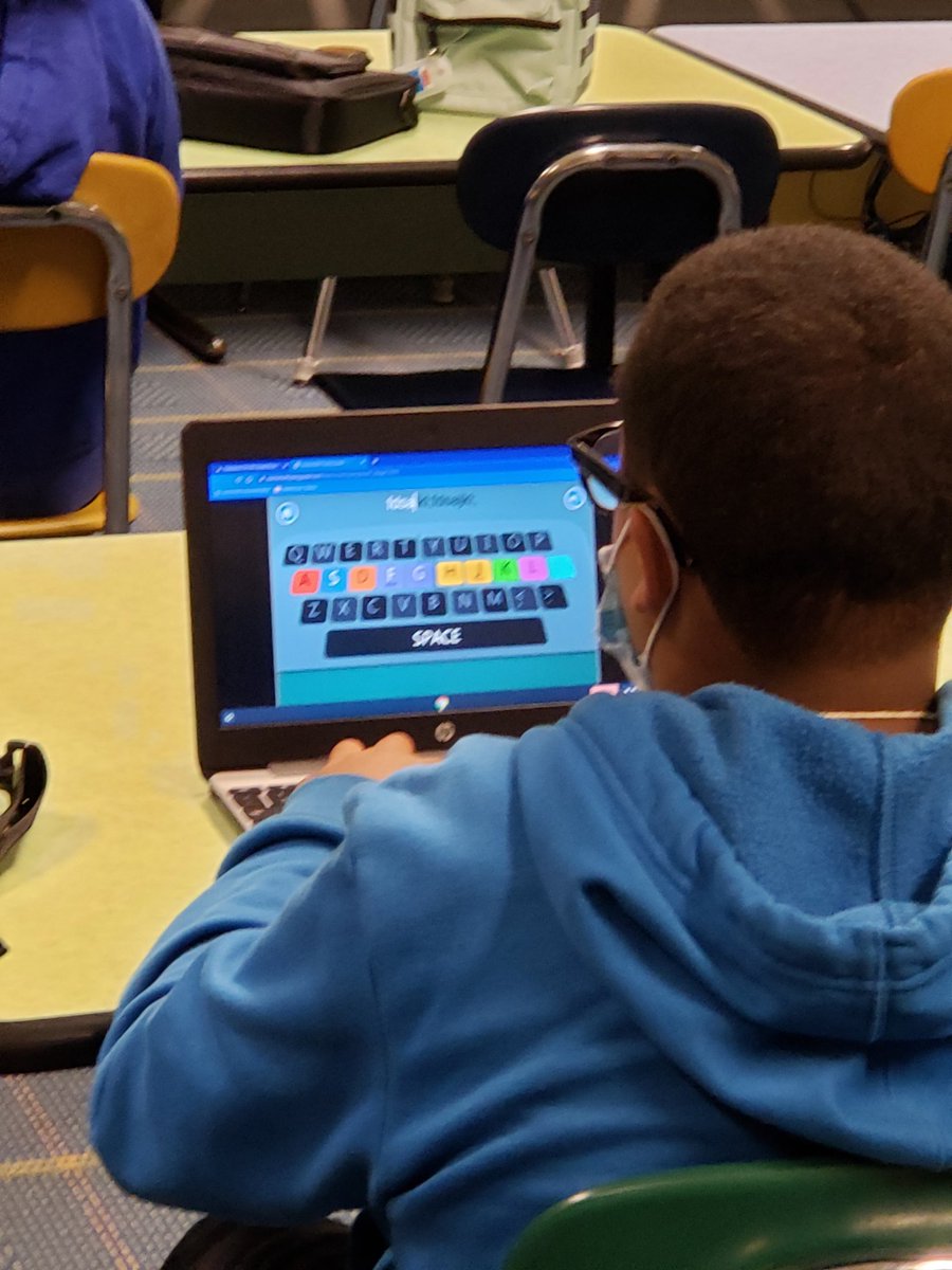 MrsPaden1st's tweet image. Working on rock star 🎸 keyboarding skills this week! Proper posture , wrist placement , feet on the floor &amp;amp; not 👀 looking at the keyboard! Hanging with the home row! ⌨ 🙌🙌 @MichelleKravetz @mr_stitzel @mileSCSrockets #rockettech #defertechstars