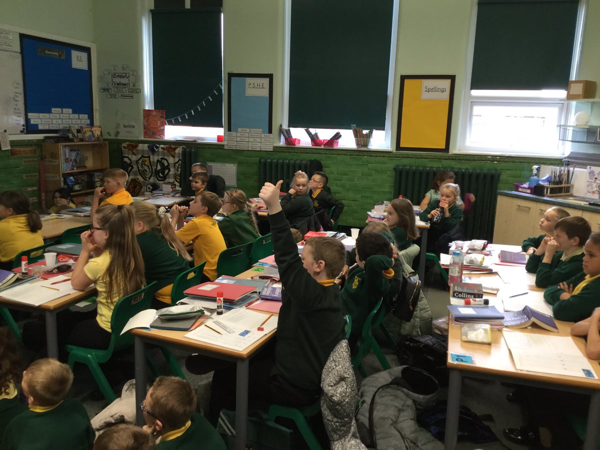 burlingtonjnr's tweet photo. Year 4. To celebrate international space week we have enjoyed a talk from a science professor. Even the adults have learnt some new things. Ask your children what they have learnt about space today! https://t.co/PIofJbvztH
