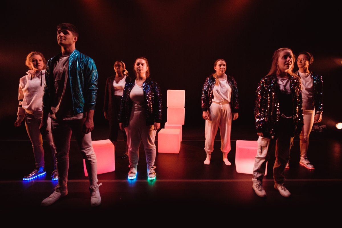 zoielogic's tweet photo. #FlashbackFriday This time last year we were gearing up for our second #HEADFUNK event! #MentalHealthAwareness 🕺💚 @mathieugeffre @traciegooch_TLC @RoundAboutSoton @theatre_life2 @HWSouthampton @SolentMind @TTCSotonPompey https://t.co/vnVIZReEPX