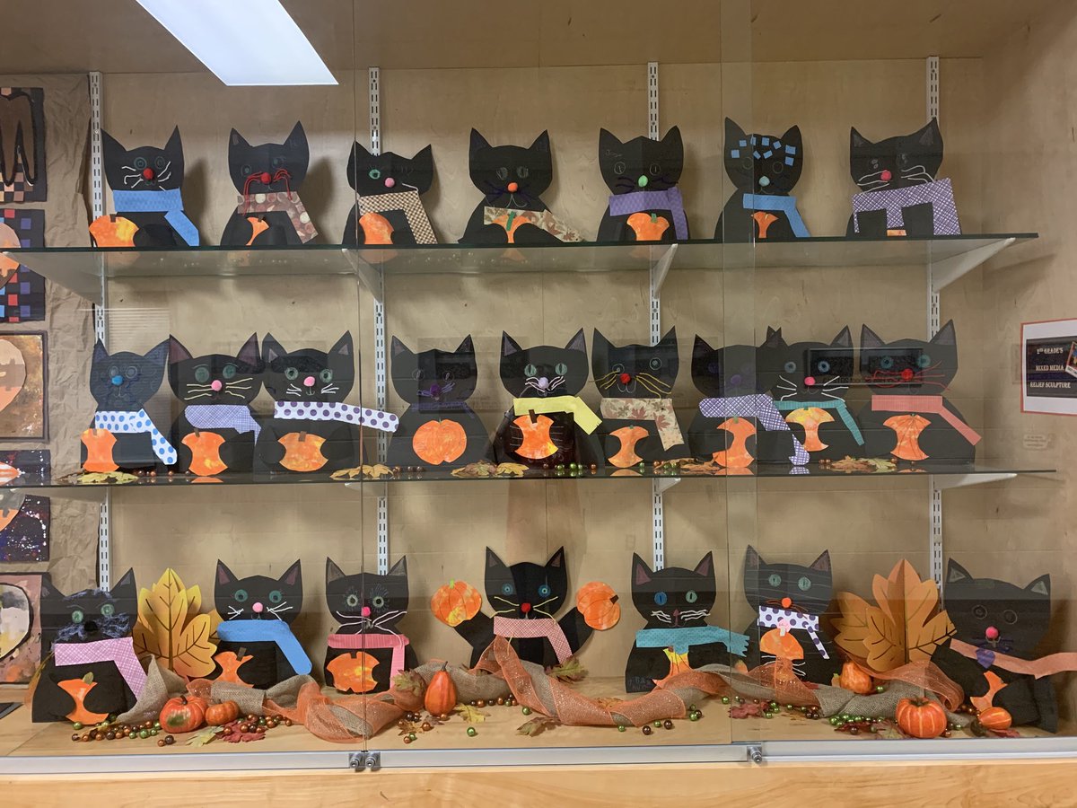 We are ready for fall ⁦<a href="/HickoryHillsSPS/">Hickory Hills School</a>⁩! Mrs. Nahon rocks!