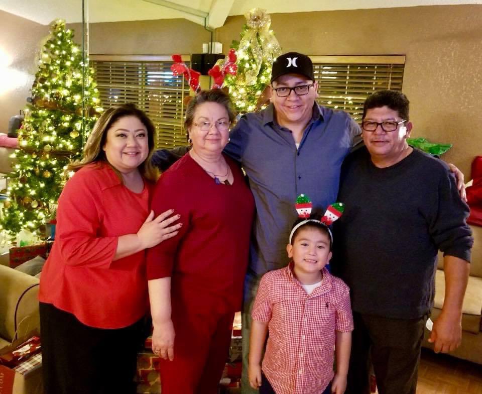 AmeliaGarcia__'s tweet image. #FamilyFriday to close out @YsletaISD #AlumniWeek. Blessed and grateful to have this support system. It is where my life began and where unconditional love will never end. 💚 Can’t stop without a shout out to all my @YsletaHS family as well! #BOWUP #familyiseverything