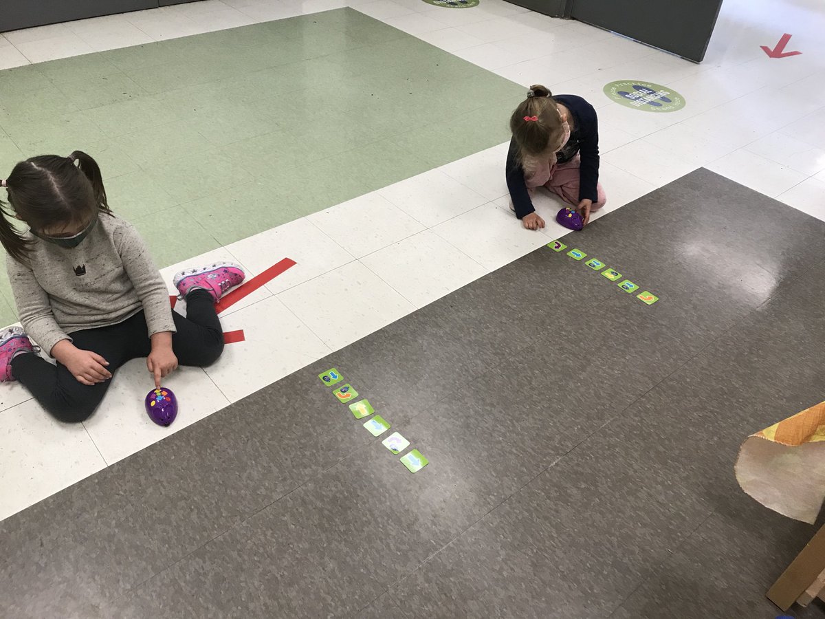 moira_mclelland's tweet image. @alcdsb_jose students in kindergarten followed 6 directional codes and programmed their robots #littlecoder #LRA