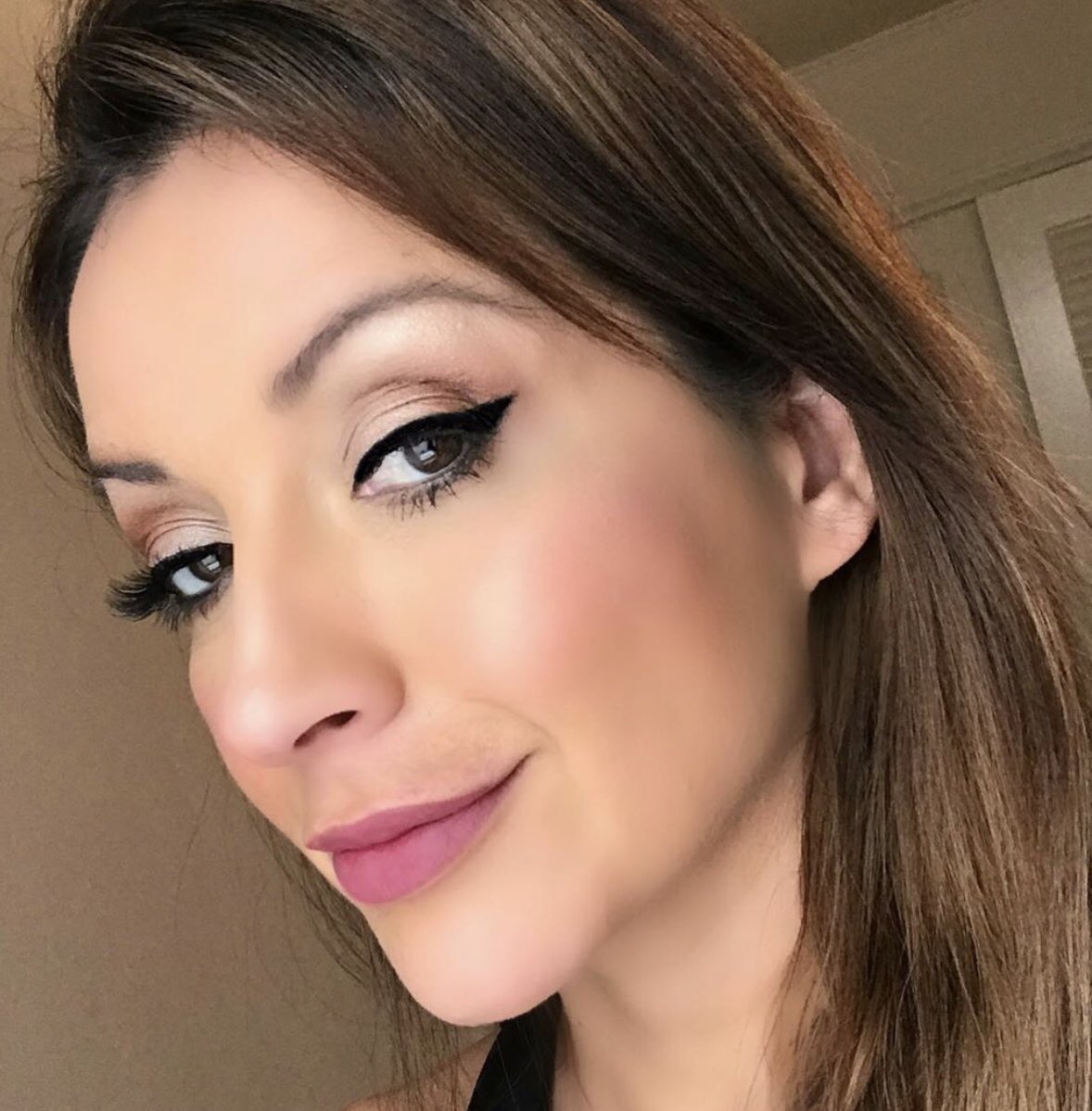 CatEyesByRaque1's tweet image. Gorgeous Giovana is using the Jennifer stamp from our kit. Did you know that Jennifer is one of three stamps that come in our Cateye by Raquel kit? She is bold and mysterious. It begs the question Who do you want to be today?  
#wingedlinertutorial #cateyes #cateyeliner