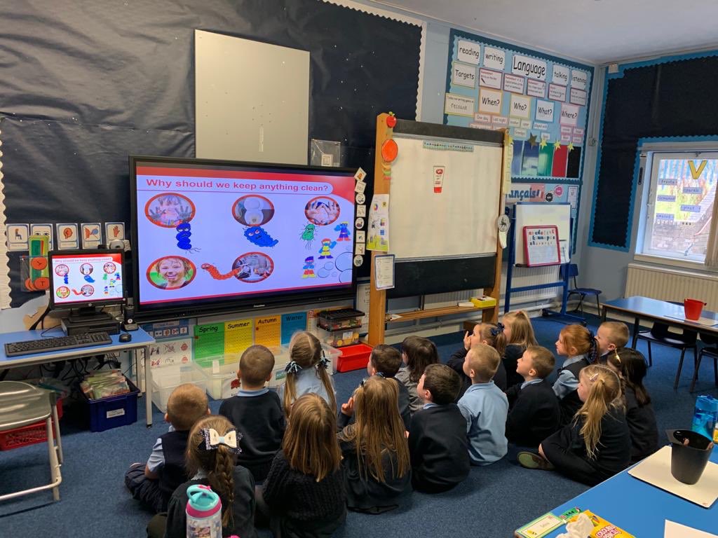 CarnbroePS's tweet photo. P1C were learning all about germs today and why it’s important to keep our hands clean. 👍🏼😁⭐️🦠🧼@LifebouySoap #germfree #keepwashinghands https://t.co/vgHyFyY8Q6