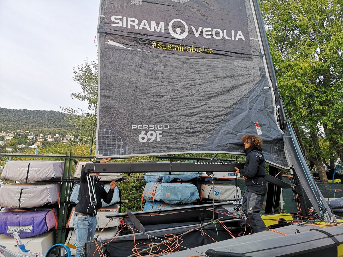 lucarallo's tweet image. Prima di scendere in acqua i ragazzi del team #69FSailing hanno preparato la Persico 69F. Il vento oggi non soffiava come avremmo sperato ma è stato bello anche assistere alle operazioni priliminari. #BarcolanaFun #SiramVeolia #SustainableLife #branded #Barcolana52 #PersicoMarine