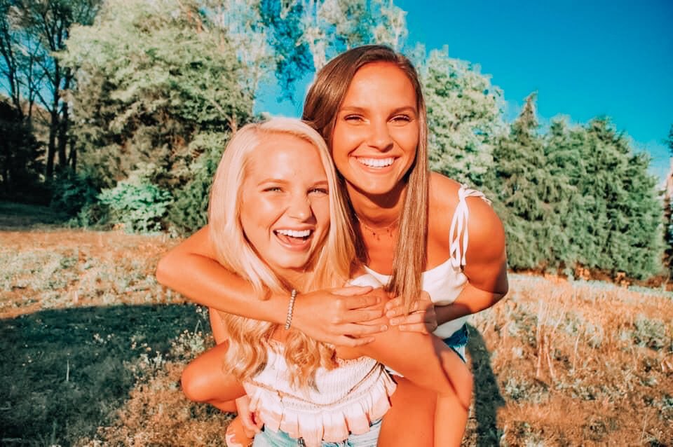 𝚃𝚑𝚊𝚗𝚔𝚏𝚞𝚕 𝚏𝚘𝚛 𝚜𝚒𝚜𝚝𝚎𝚛𝚜 𝚠𝚑𝚘 𝚊𝚕𝚠𝚊𝚢𝚜 𝚑𝚊𝚟𝚎 𝚘𝚞𝚛 𝚋𝚊𝚌𝚔 ♡