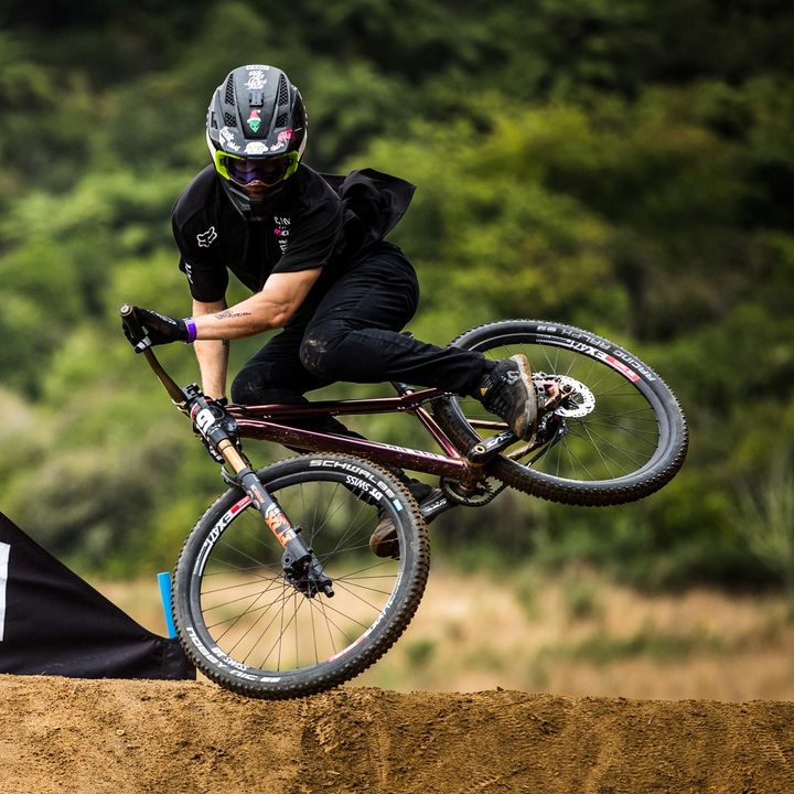 CanyonUK's tweet photo. We equipped the new Stitched with burly cranks, wheels and dirt jump specific suspension so your bike never comes up short, even if you go big...and come up short.
#MyCanyon #Stitched #CanyonStitched #DirtJump #Slopestyle #CLLCTV
📸 @maddogboris https://t.co/lBekD7ywCS