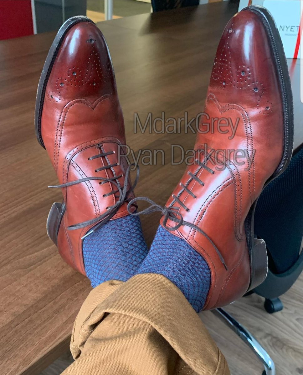 RyanDarkgrey's tweet photo. Looooong day in the office.

I know how u freaks love my smart shoes,  so here is a little treat for you.

U know I would make u lick every inch of these shoes, top to soles.

#smartshoes #boss #businesses #class #footslave #lickmyshoes https://t.co/ohBqy167Ga