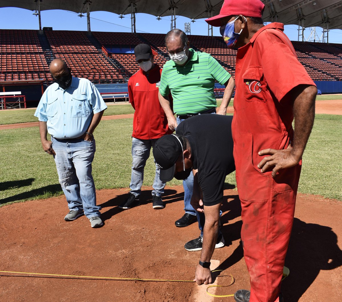 👏🏼 "Entre los comentarios que recibimos (de Raúl Viso, supervisor delegado por <a href="/MLB/">MLB</a>), fuimos felicitados por mantener en muy buenas condiciones el estadio", aseguró Gustavo Andrade, gerente administrativo de <a href="/CardenalesDice/">Cardenales de Lara</a>.

📄 Información completa, aquí: cardenalesdelara.com/nota/1818/barq…