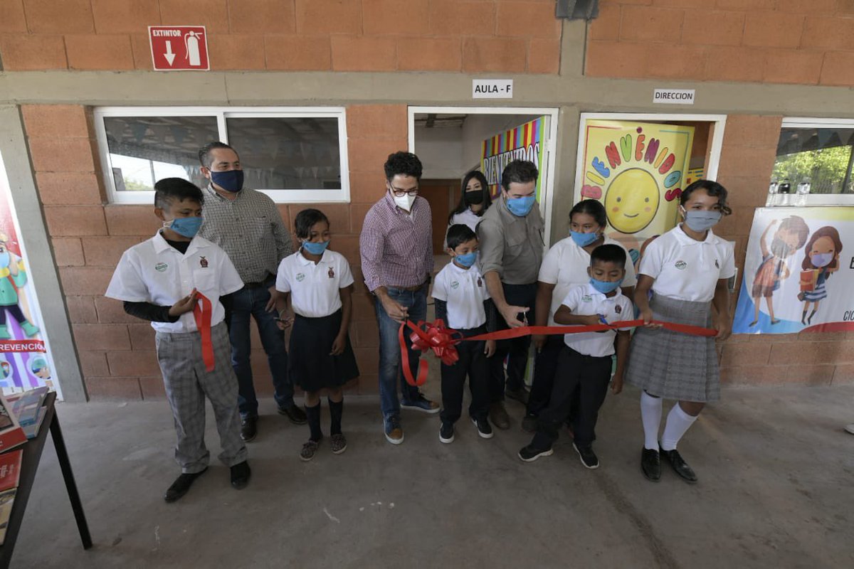 JuanAlfonsoML's tweet photo. #findesemana, vine al campo agrícola “Cachanilla”, en Elota para hacer entrega de mobiliario, uniformes, útiles y calzado a los alumnos, el Gobernador @QuirinoOC tiene como prioridad que la educación mejore en #Sinaloa y seguimos cumpliendo. https://t.co/FTst7FmVZM