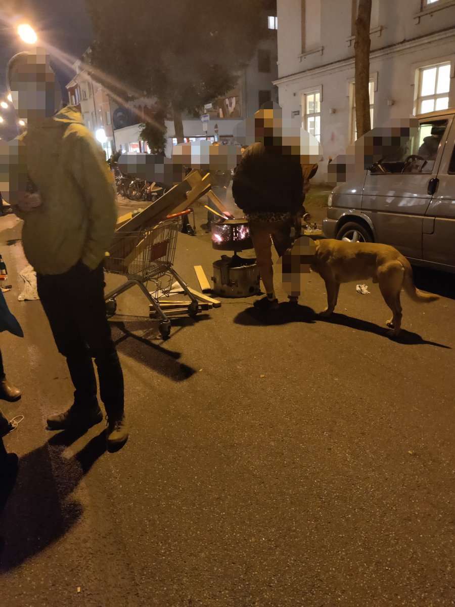 Stadtkontext's tweet image. Es wird langsam richtig kalt und dunkel, aber: Habemus Feuertonne! ✊ #besetzen #Bremen #Dete